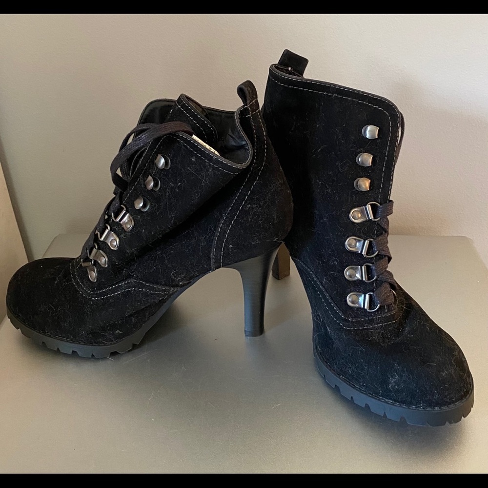 New Sox size 9 black lace up boots